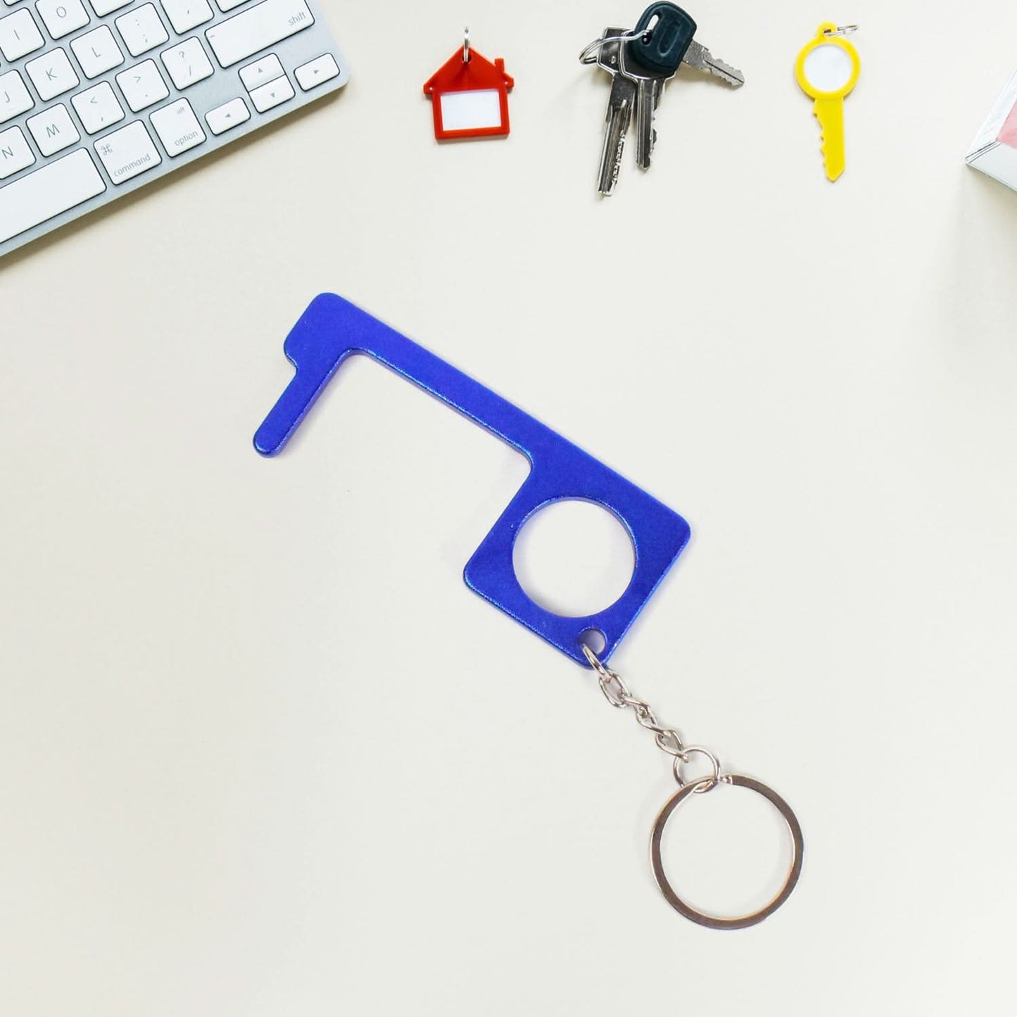 Metal Key Shape Keychain Door Opener Tool (1 Pc)